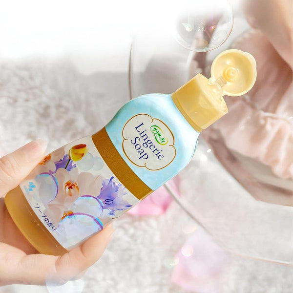 Kobayashi-Lingerie-Soap-Stain-Removal-Detergent-For-Underwear-120ml-2-2025-04-18T01:35:25.836Z.jpg