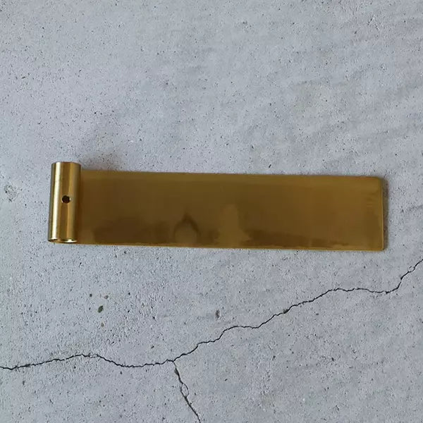 Kousaido-Brass-Plate-Incense-Holder-Unique-Minimalist-Incense-Burner-3-2025-04-01T07:44:13.210Z.webp