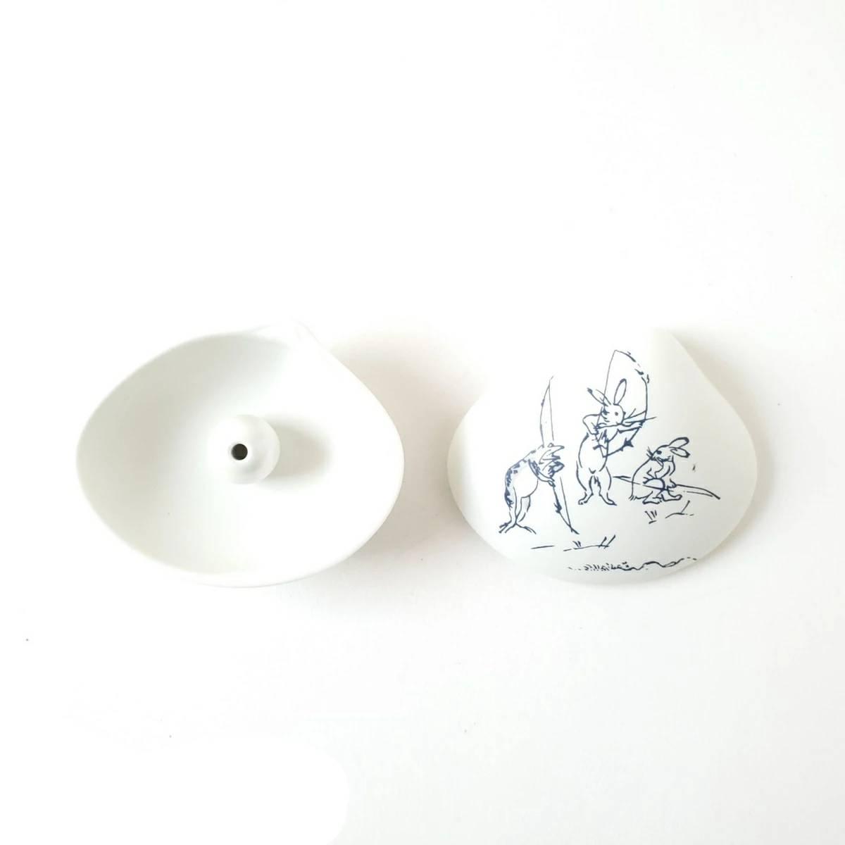 Kousaido-Shell-Shaped-Incense-Holder-Choju-Giga-Design-1-2026-03-30T11:32:19.712Z.jpg