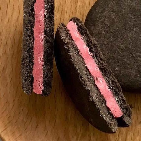 Meiji-Rich-Chocolate-Chocolate-Sand-Strawberry-Sandwich-Biscuits-Pack-of-5-2-2026-02-19T02:59:29.557Z.jpg
