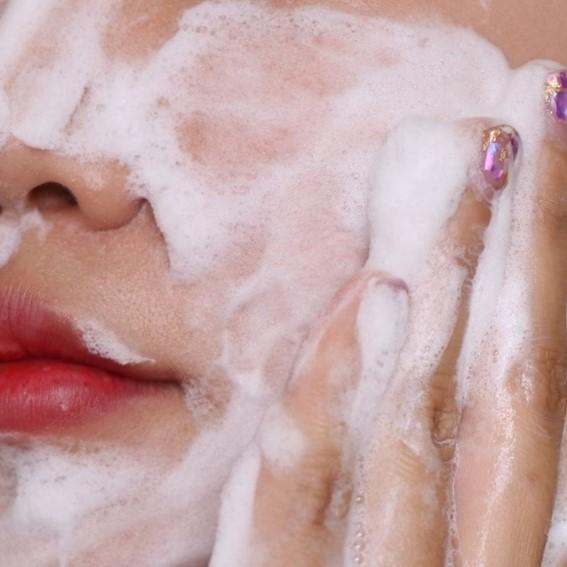 Senka-Perfect-Whip-White-Clay-Pore-Cleanser-120g-3-2025-08-25T00:39:56.477Z.jpg