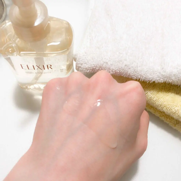 Shiseido-Elixir-Superieur-Moist-In-Makeup-Cleansing-Gel-140ml-3-2025-08-20T02:26:23.678Z.png