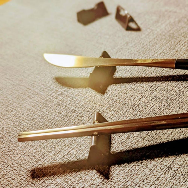 Todai-Stylish-Black-Oxide-Stainless-Steel-Modern-Chopstick-Holder-3-2025-07-17T06:16:50.272Z.jpg