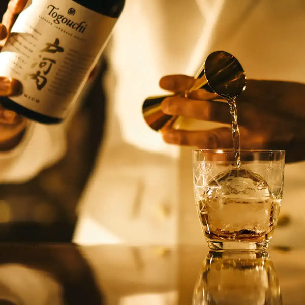 Togouchi-Premium-Blended-Whisky-Hiroshima-Fruity-and-Woody-Notes-700ml-3-2026-04-09T07:51:07.573Z.webp