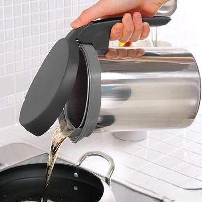 Uchicook-Roka-Pot-Cooking-Oil-Filter-Pot-Black-LES3241-5-2026-05-19T05:50:14.803Z.jpg