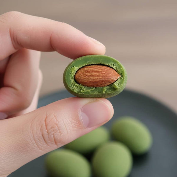 Ujien-Premium-Matcha-Tiramisu-Chocolate-Coated-Almonds-140g-2-2025-12-25T07:52:58.887Z.jpg